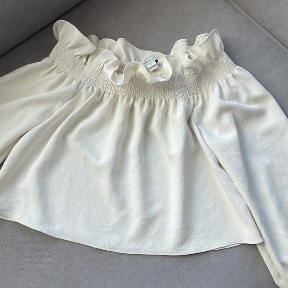 Ivory ruffled shirt. Off shoulder or on. - Picture 2 of 3